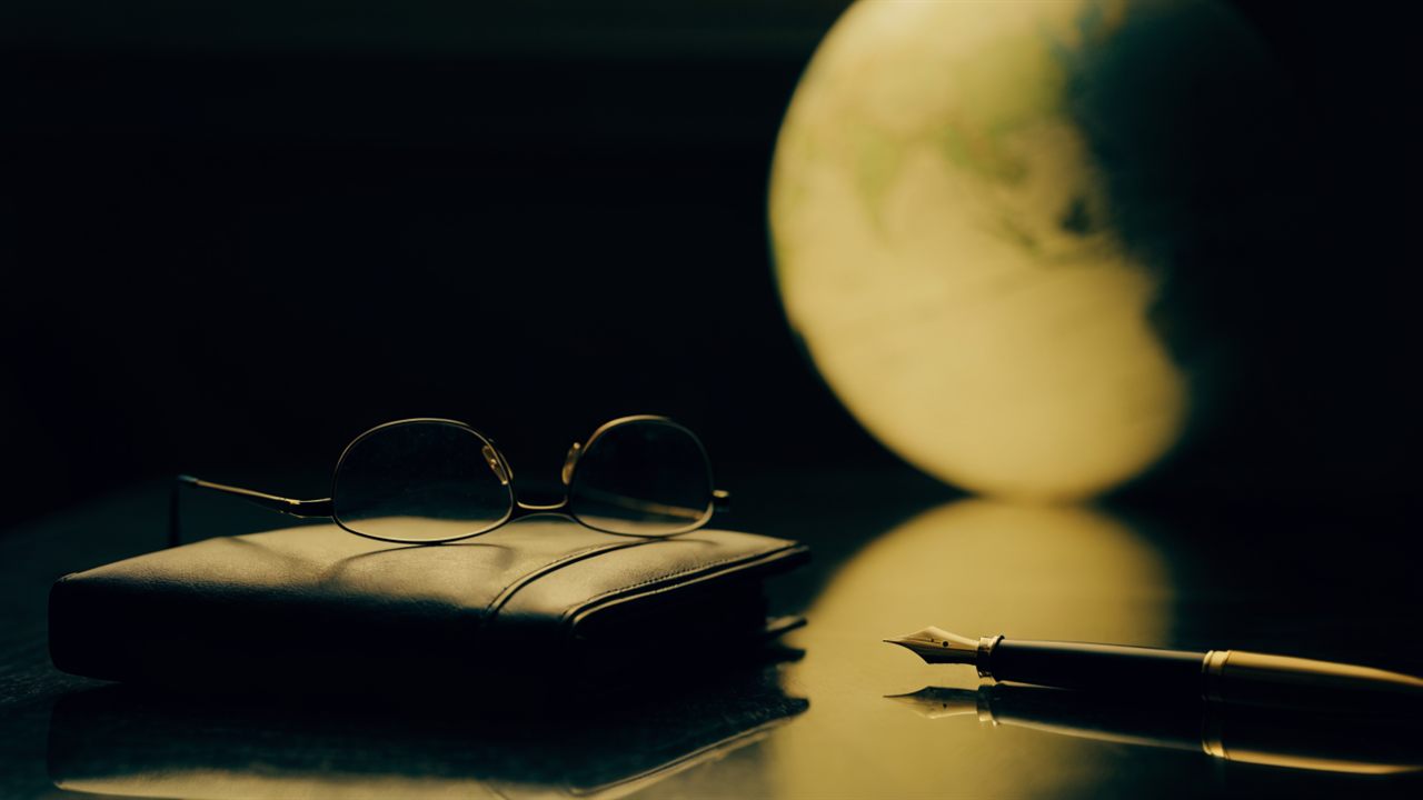 Expat reviewing the cost of transferring a UK pension abroad with an adviser