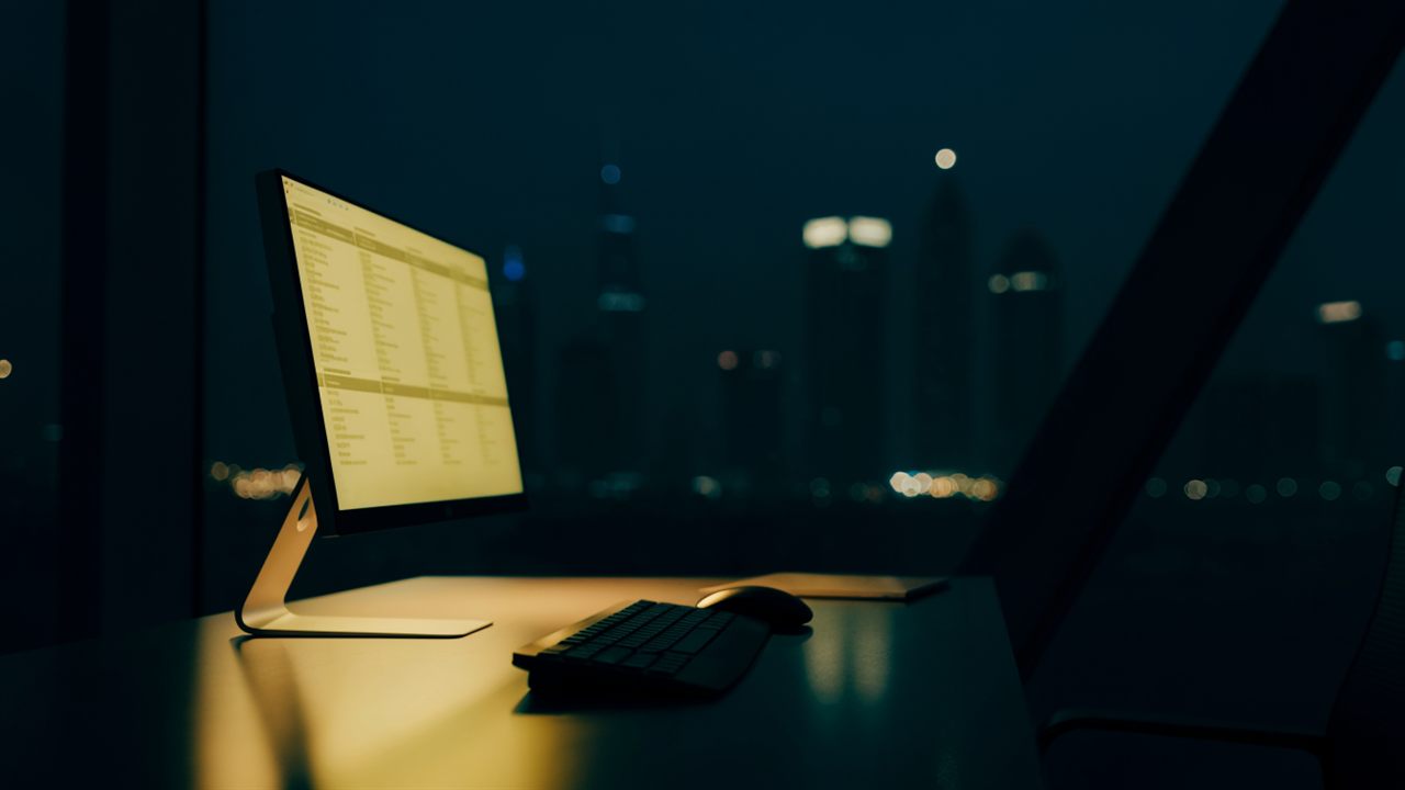 Finance manager preparing for the UAE e-invoicing mandate on a Dubai office screen